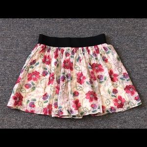 Floral flowy skirt. Size medium.